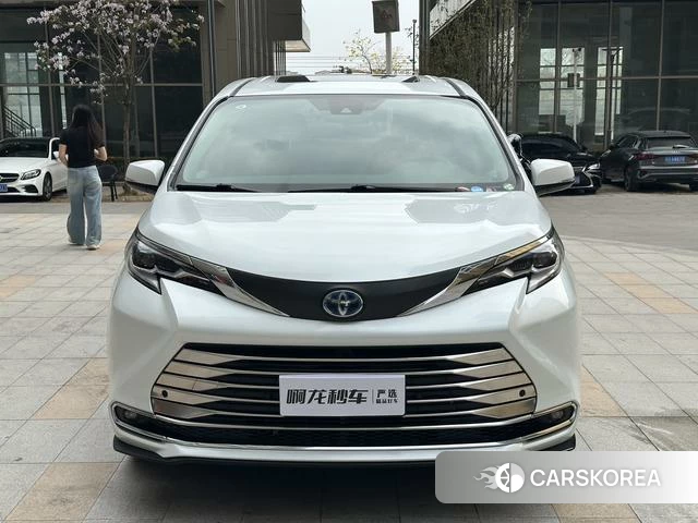 Toyota Sienna 2023 Белый из Китая, фото 2