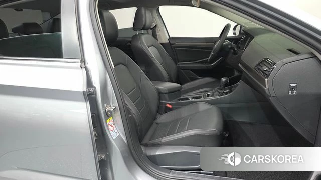 Volkswagen 7th Generation of Jetta 2020 Серебристо-серый из Кореи, фото 2