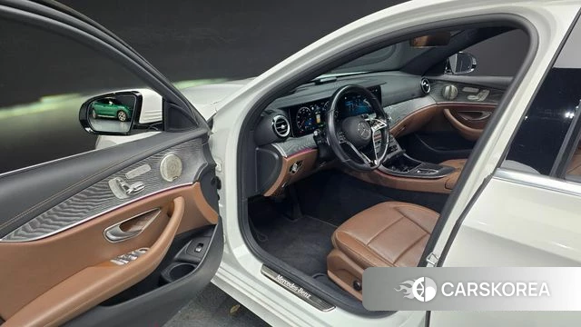 Mercedes-Benz E-Class W213 2022 Белый из Кореи, фото 2