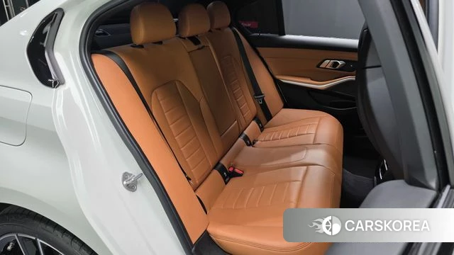 BMW 3 Series (G20) 2023 Белый из Кореи, фото 2