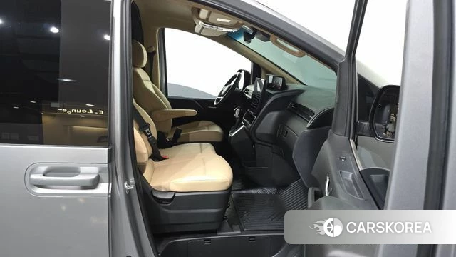 Hyundai Staria 2024 Серебряный из Кореи, фото 2