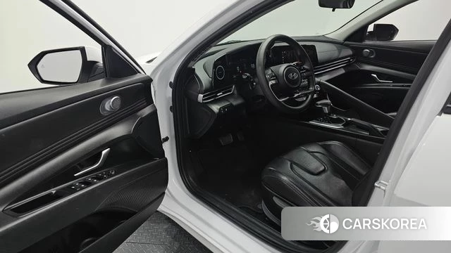 Hyundai The New Avante (CN7) 2023 Белый из Кореи, фото 2