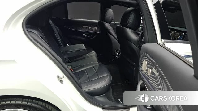 Mercedes-Benz E-Class W213 2022 Белый из Кореи, фото 2