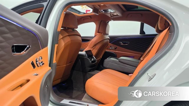 Bentley Flying Spur 3rd Generation 2022 Белый из Кореи, фото 2