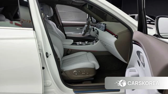 Genesis GV70 2024 Белый из Кореи, фото 2
