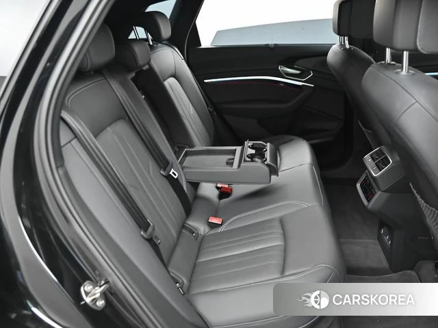 Audi Q8 e-Tron (GE) 2024 Черный из Кореи, фото 2