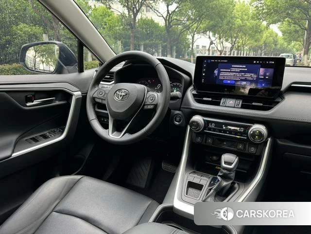 Toyota RAV4 2024 Черный из Китая, фото 2