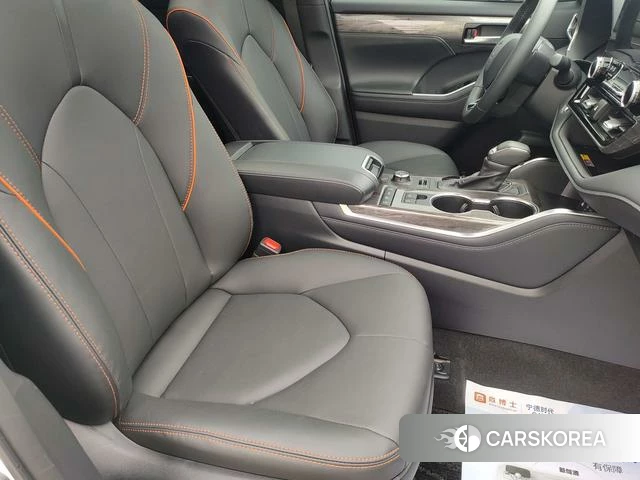 Toyota Crown 2024 Белый из Китая, фото 2