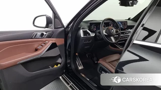 BMW X7 (G07) 2023 Черный из Кореи, фото 2