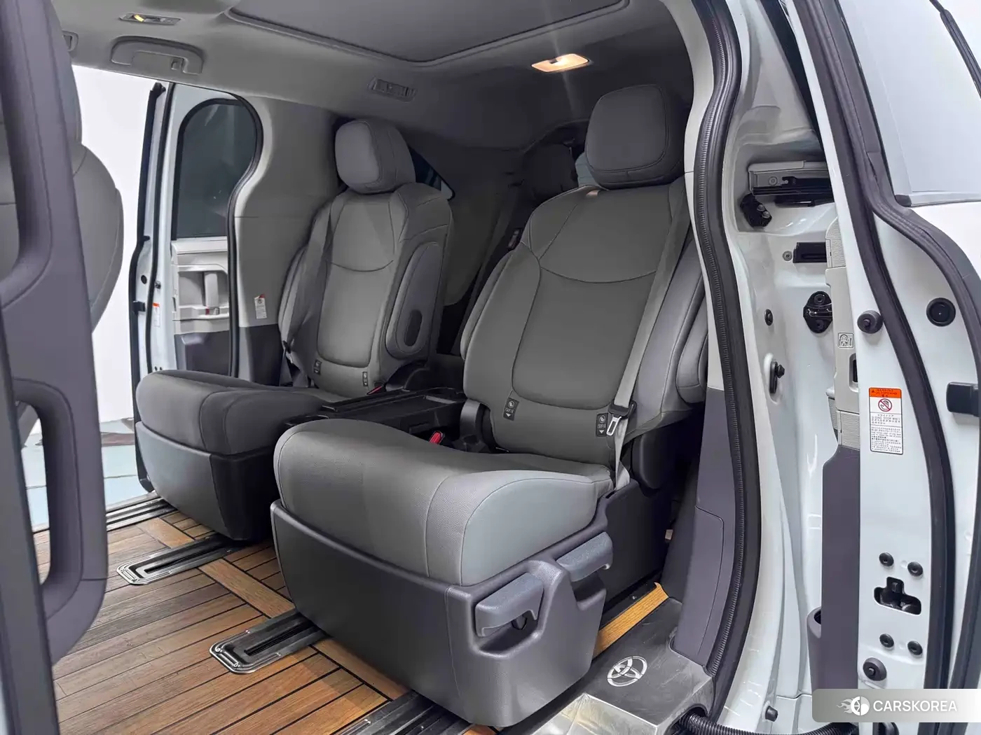Toyota Granvia 2024 Белый из Китая, фото 2