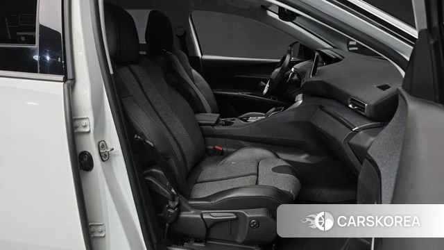 Peugeot 5008 second generation 2018 Белый из Кореи, фото 2