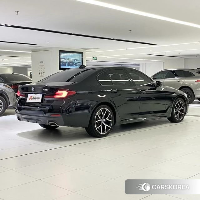 BMW 5 series 2021 Черный из Китая, фото 2