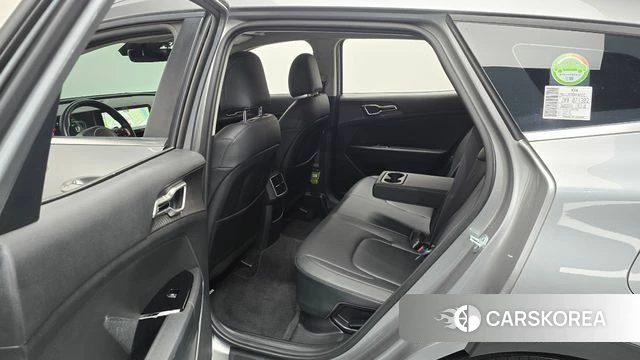 Kia Sportage 5th Generation Hybrid 2023 Серебристо-серый из Кореи, фото 2