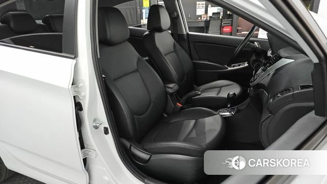 Hyundai Accent (New type) 2018 Белый из Кореи, фото 2