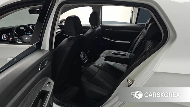 Volkswagen Golf 8th Generation 2025 Белый из Кореи, фото 2