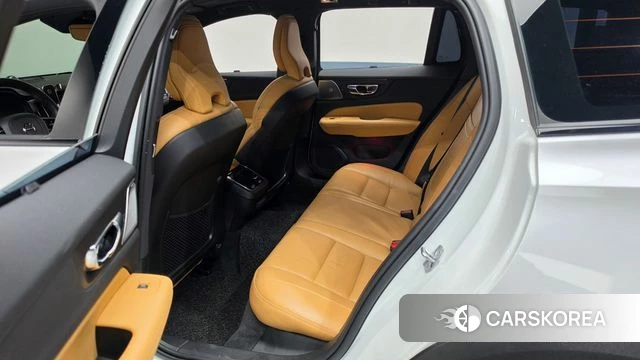 Volvo V60 Cross-Country 2nd Generation 2020 Белый из Кореи, фото 2