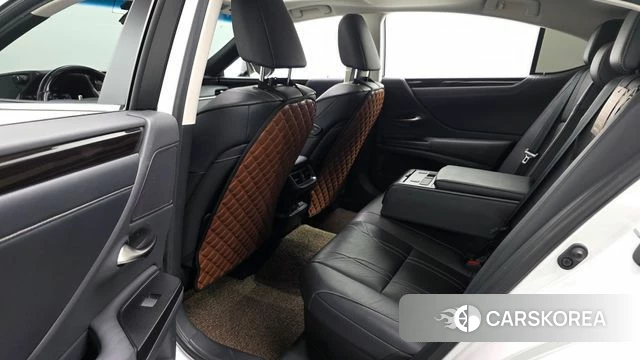 Lexus ES300h 7th generation 2020 Белый из Кореи, фото 2