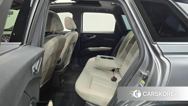 Audi Q4 e-Tron (F4) 2026 Серый из Кореи, фото 2