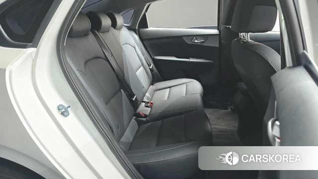 Kia The New K3 2nd generation 2023 Белый из Кореи, фото 2