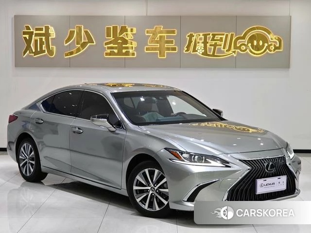 Lexus ES 2021 Серебристо-серый из Китая, фото 2