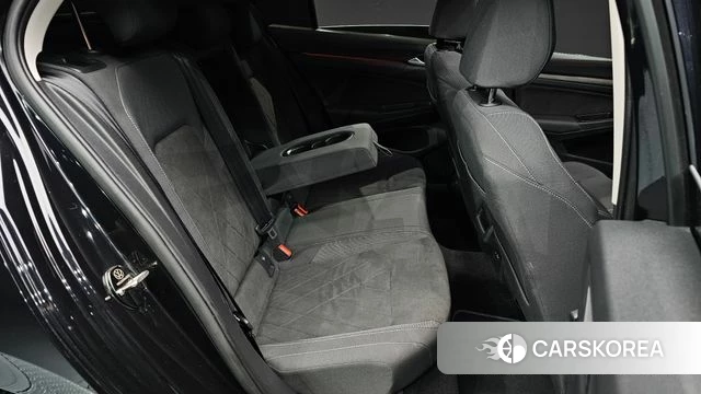Volkswagen Golf 8th Generation 2023 Черный из Кореи, фото 2