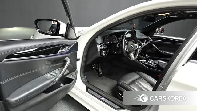 BMW 5 Series (G30) 2020 Белый из Кореи, фото 2