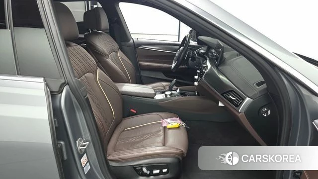 BMW 6 Series GT (G32) 2023 Серебристо-серый из Кореи, фото 2