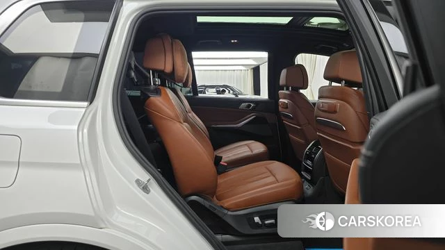 BMW X7 (G07) 2024 Белый из Кореи, фото 2