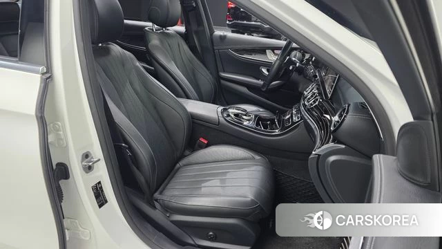 Mercedes-Benz E-Class W213 2019 Белый из Кореи, фото 2