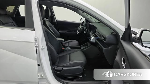 Hyundai Kona (SX2) 2023 Белый из Кореи, фото 2