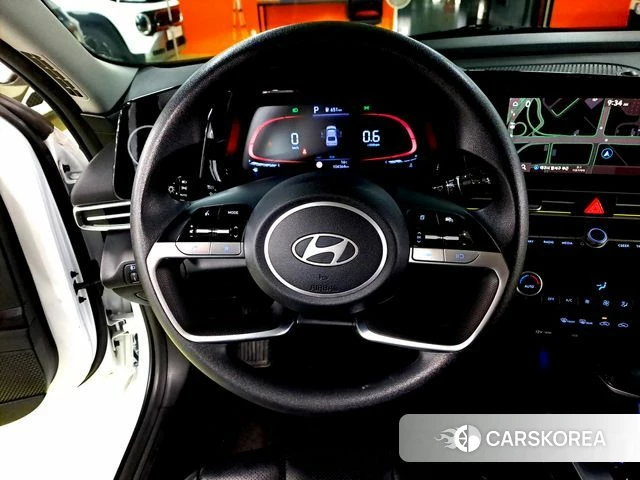 Hyundai The New Avante (CN7) 2023 Белый из Кореи, фото 2