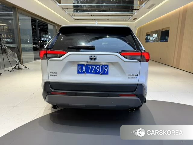Toyota RAV4 2022 Белый из Китая, фото 2