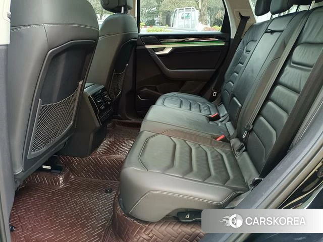 Volkswagen Touareg 2021 Черный из Китая, фото 2