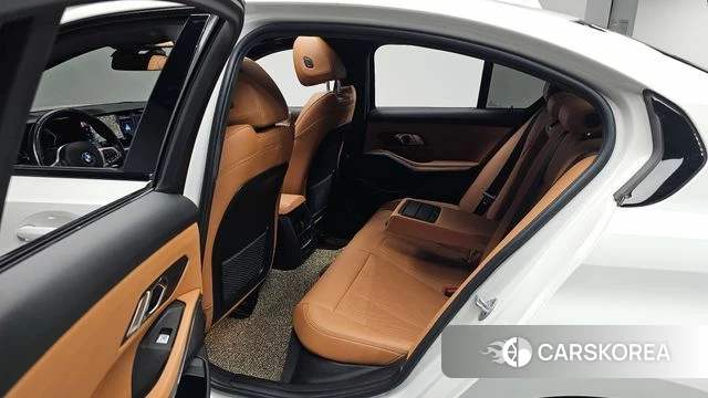 BMW 3 Series (G20) 2023 Белый из Кореи, фото 2