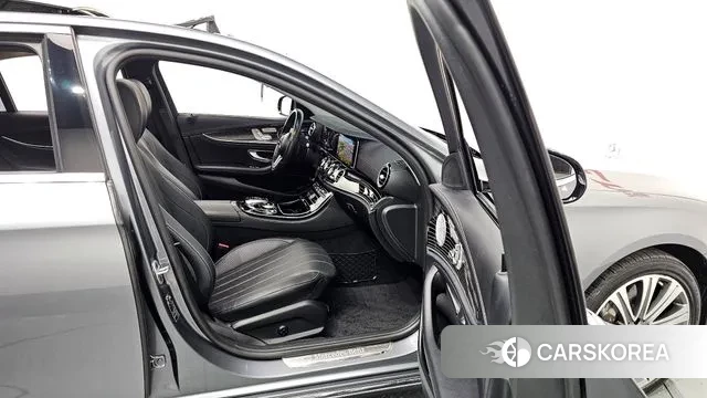 Mercedes-Benz E-Class W213 2020 Серый из Кореи, фото 2