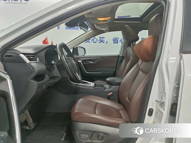 Toyota RAV4 2021 Белый из Китая, фото 2