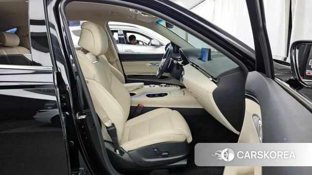 Genesis GV70 2022 Черный из Кореи, фото 2