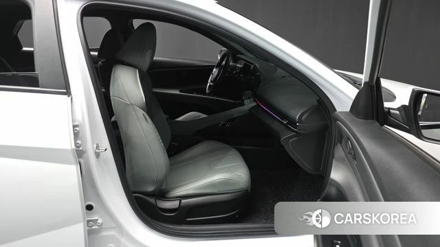 Hyundai The New Avante (CN7) 2023 Белый из Кореи, фото 2
