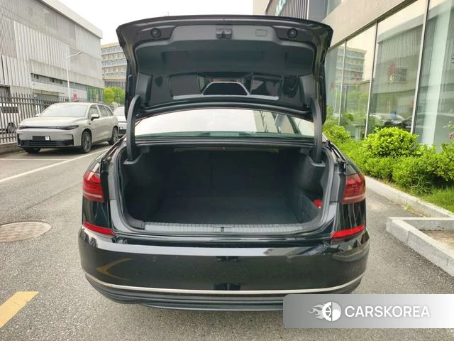 Volkswagen Passat 2025 Черный из Китая, фото 2