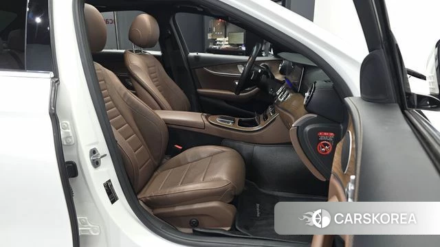 Mercedes-Benz E-Class W213 2021 Белый из Кореи, фото 2