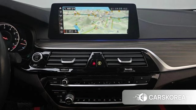 BMW 5 Series (G30) 2018 Светло-серебряный цвет из Кореи, фото 2
