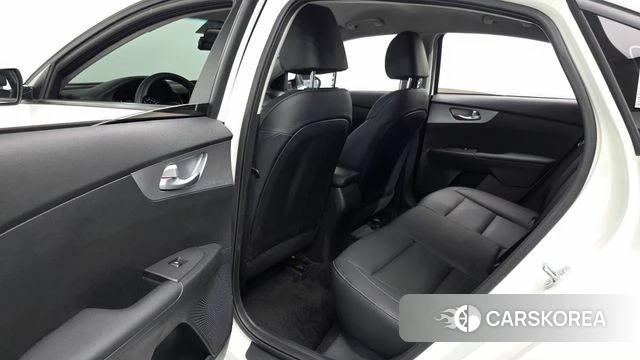 Kia The New K3 2nd generation 2024 Белый из Кореи, фото 2