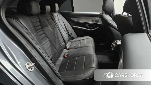 Mercedes-Benz E-Class W213 2021 Серый из Кореи, фото 2