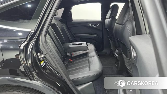 Audi Q4 e-Tron (F4) 2022 Черный из Кореи, фото 2