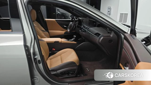 Lexus ES300h 7th generation 2021 Серебристо-серый из Кореи, фото 2