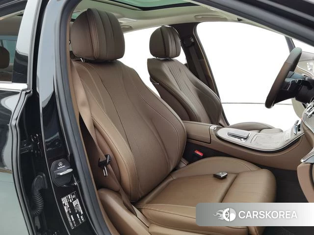 Mercedes-Benz E-Class 2023 Черный из Китая, фото 2