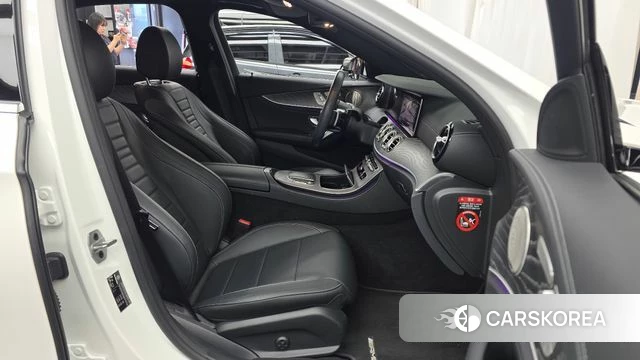 Mercedes-Benz E-Class W213 2021 Белый из Кореи, фото 2