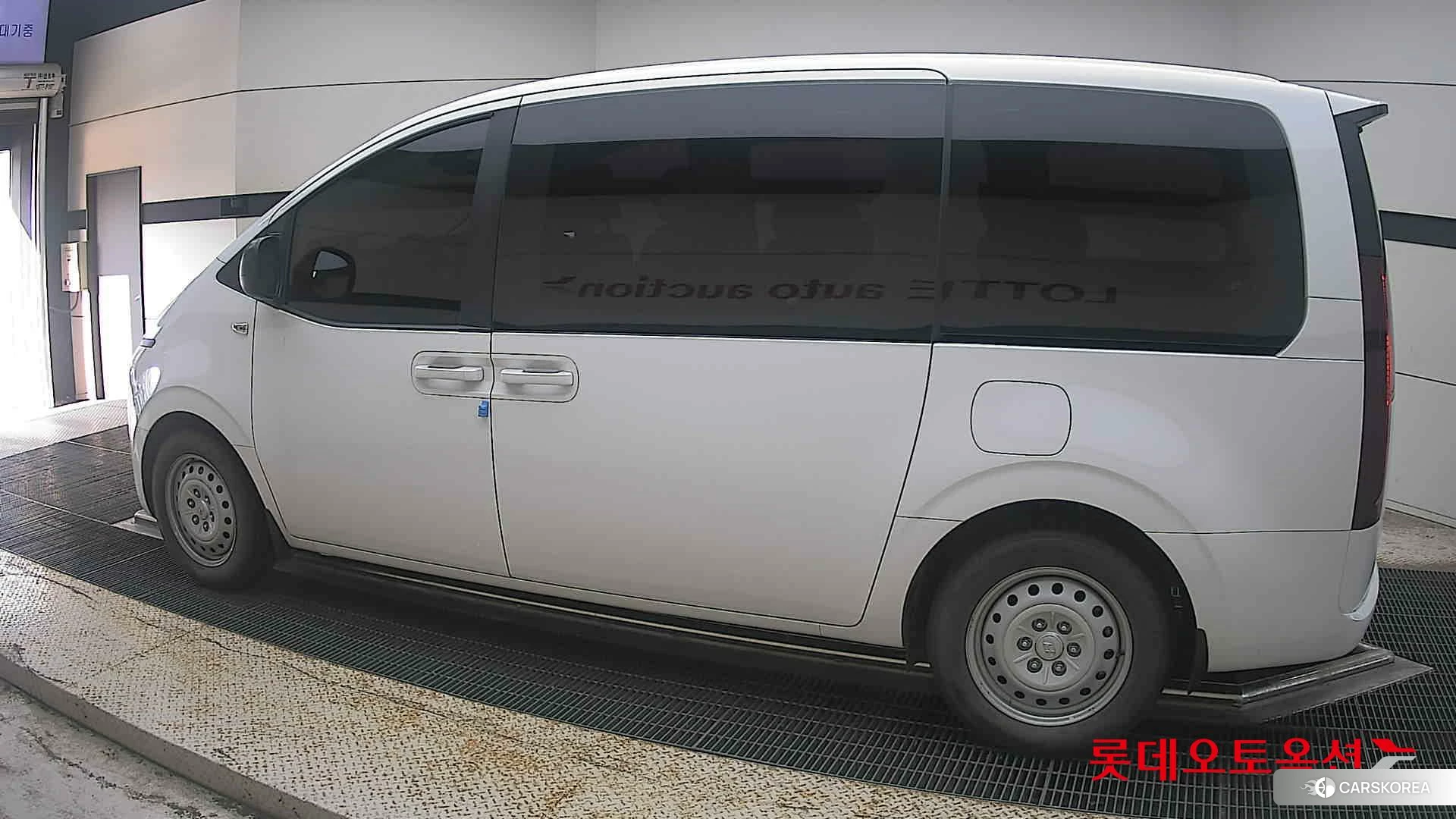 Hyundai Staria 2022 Creamy White из Кореи, фото 2