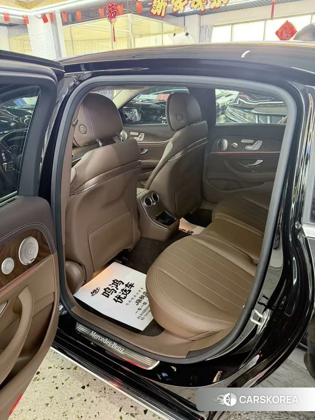 Mercedes-Benz E-Class 2023 Черный из Китая, фото 2