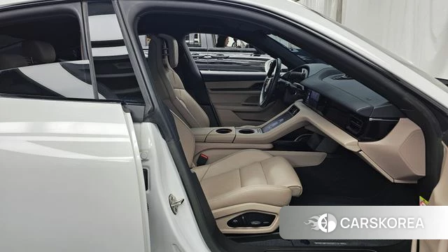 Porsche Taycan 2023 Белый из Кореи, фото 2